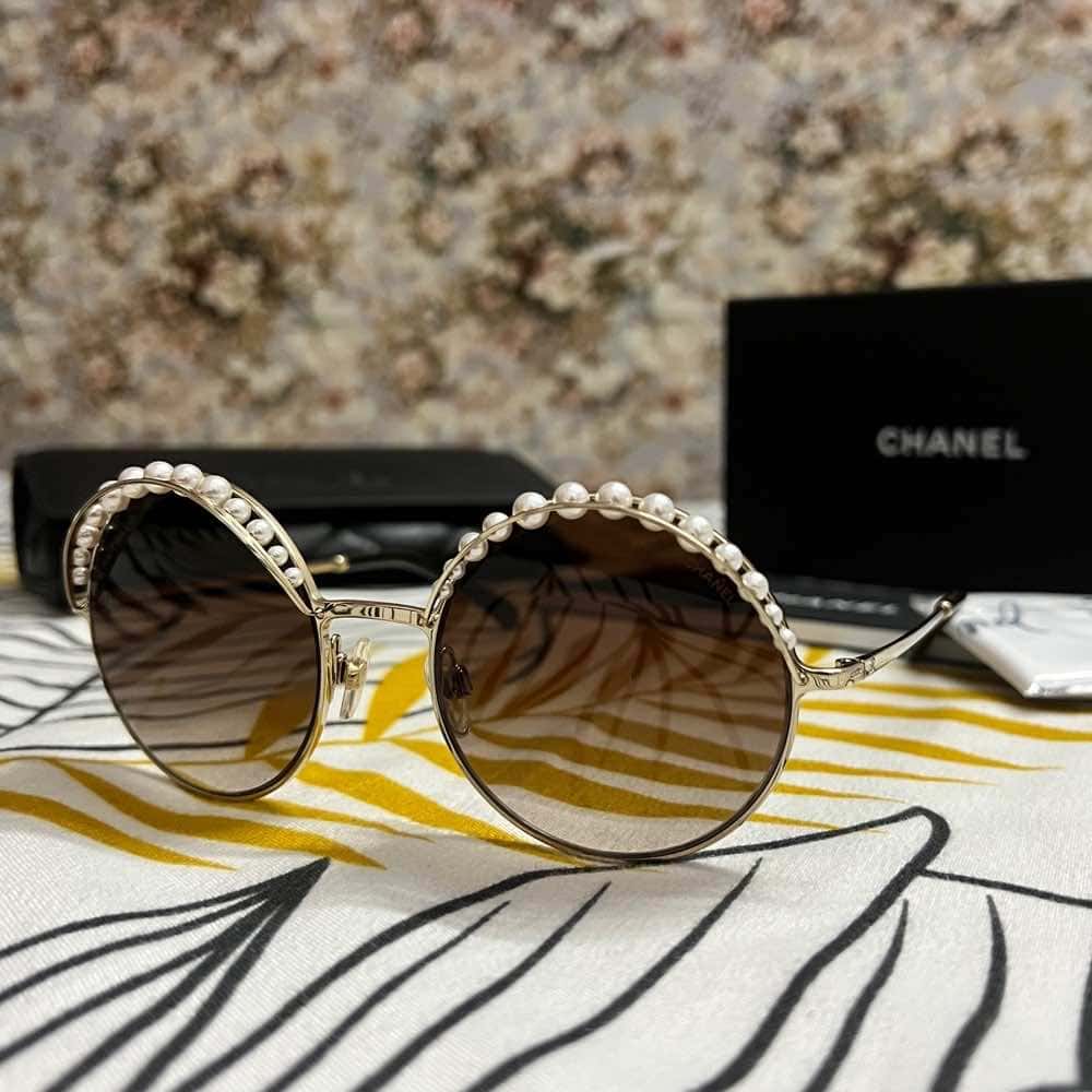 Chanel Pearl Round Sunglasses Gold Stainless steel Polycarbonate Very good - Inside View