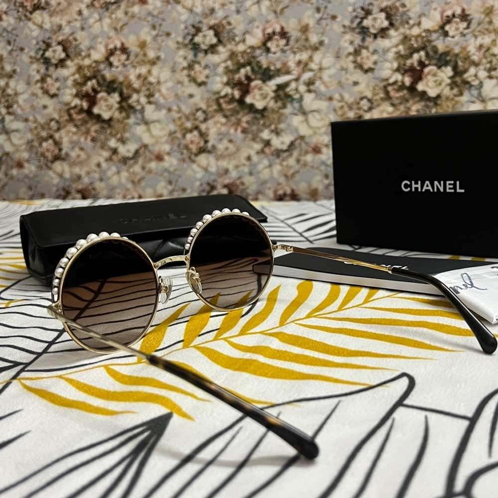 Chanel Pearl Round Sunglasses Gold Stainless steel Polycarbonate Very good - Box View