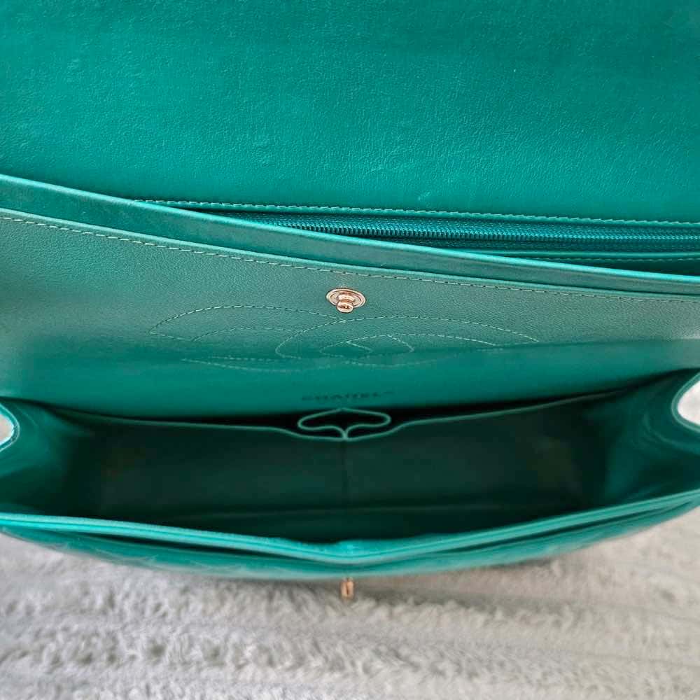 Chanel Maxi Flap Green Leather Gold Good - Box View