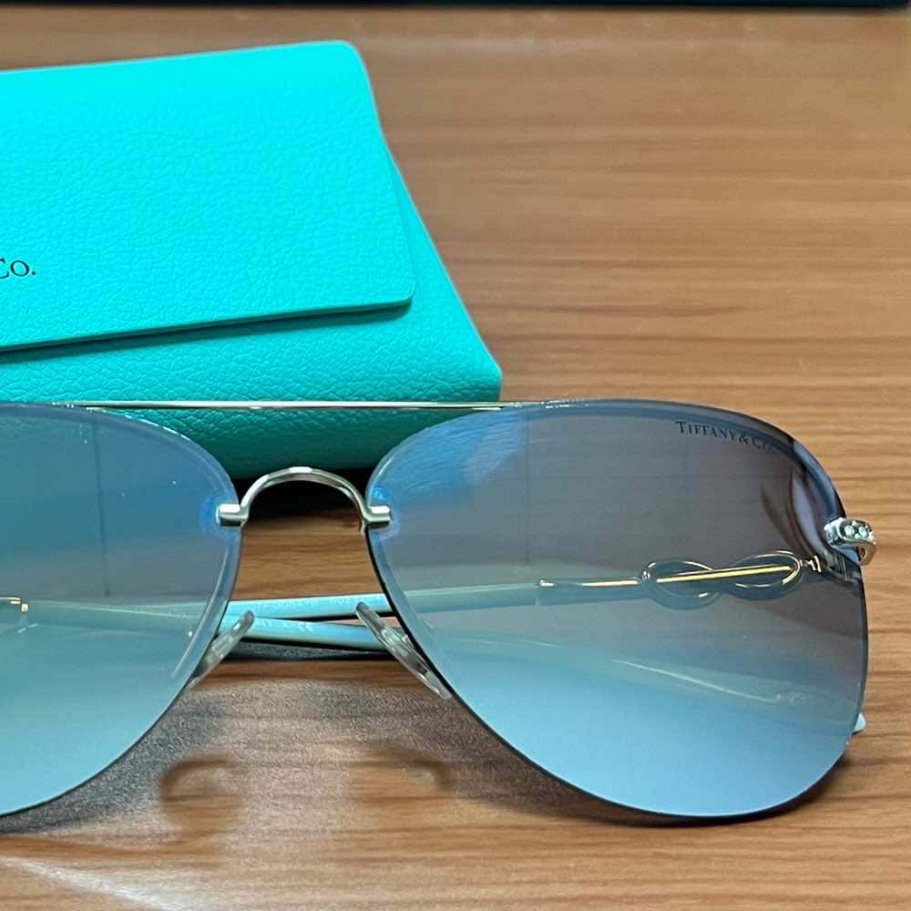 Tiffany & Co Sunglasses Gold Stainless steel Plastic Very good - Model View