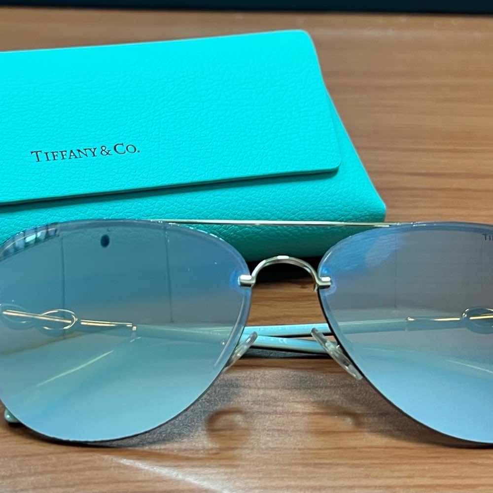 Tiffany & Co Sunglasses Gold Stainless steel Plastic Very good - Box View
