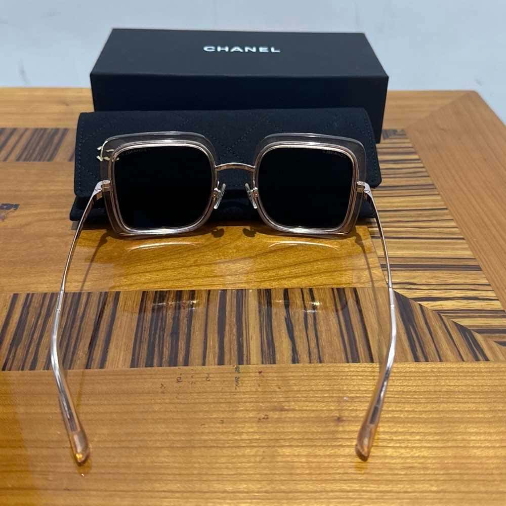 Chanel Square Silver Stainless steel Plastic Very good - Model View