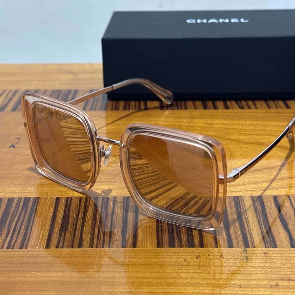 Chanel Square Silver Stainless steel Plastic Very good - Box View