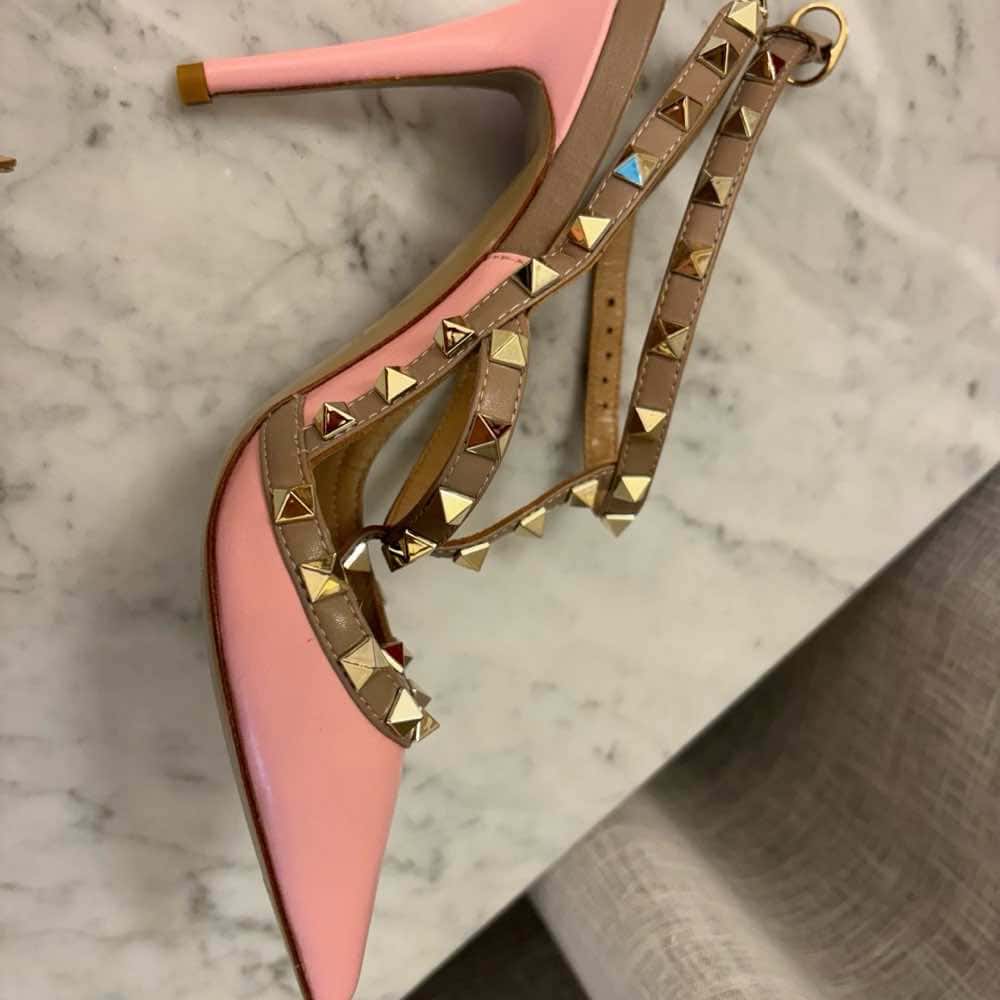 Valentino Rockstud Heels Pink Leather Never worn - Model View