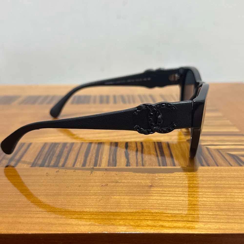 Chanel 5455Q C888/s4 Black Plastic Very good - Inside View