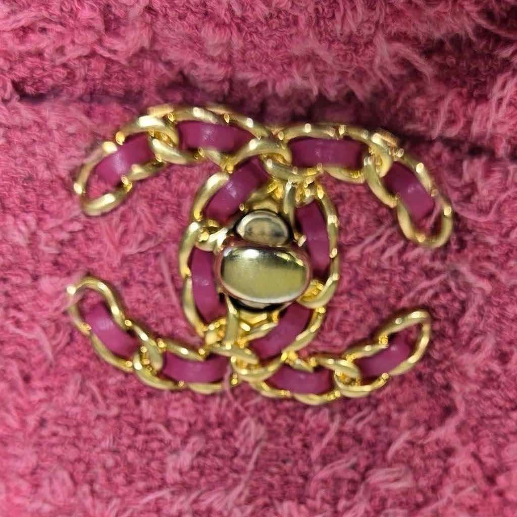 Chanel 19 Pink Tweed Good condition - Box View