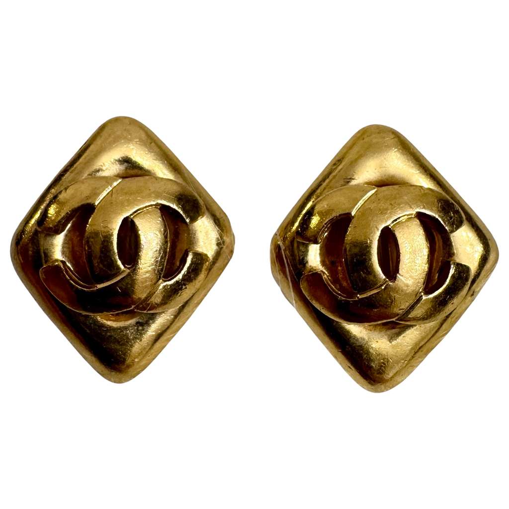 Chanel Coco Mark Clip On Gold Very good - Front View
