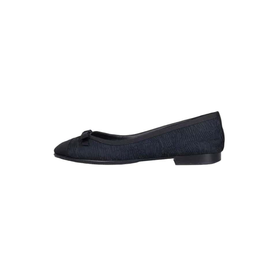 Chanel Chanel Black Textile Ballerina Flats with Bows, Size 38.5 Pre-owned Black Leather Good - Front View
