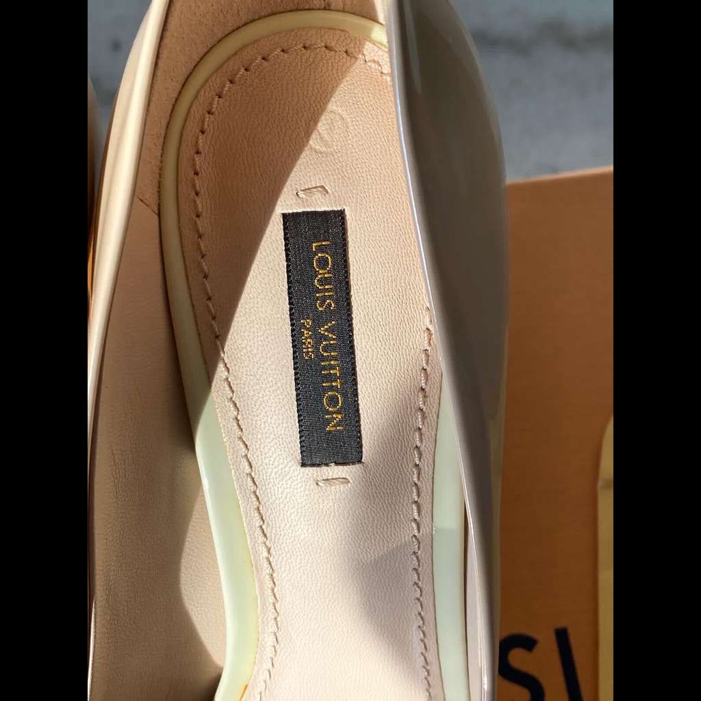 Louis Vuitton Talon Louis Vuitton Beige Leather Never worn, with tag - Box View