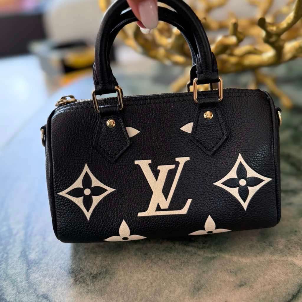 Louis Vuitton Speedy Mini Black Leather Gold Never worn - Model View