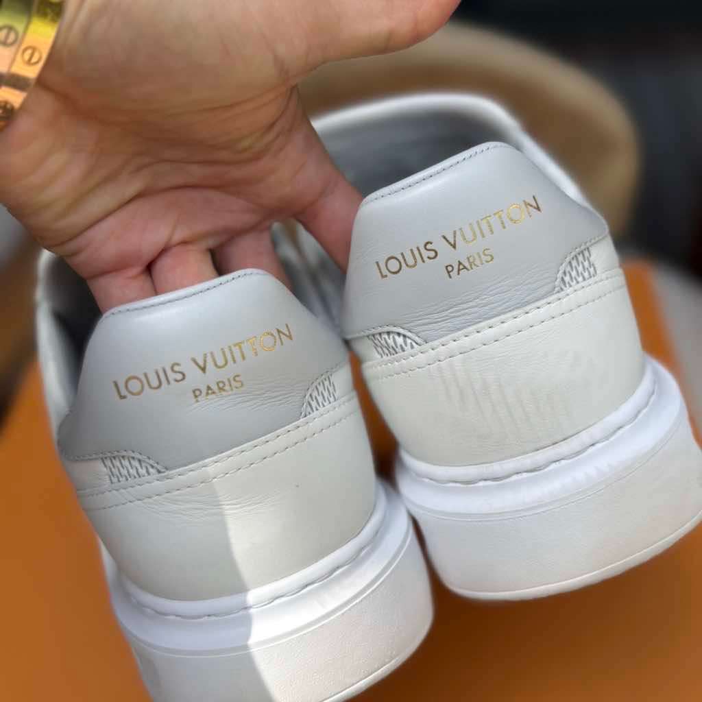 Louis Vuitton White Monogram Trainers White Leather Very good - Box View