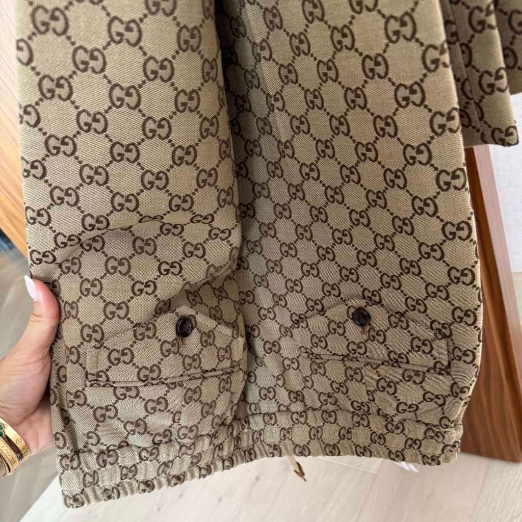 Gucci Gucci men’s Pants Beige Cotton Never worn - Model View