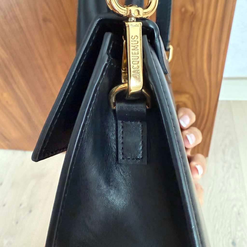 Jacquemus Chiquito Black Leather Gold Very good condition - Model View
