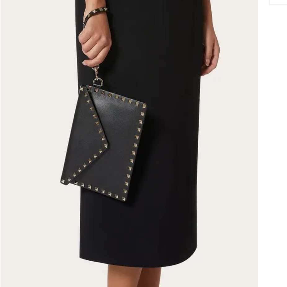 Valentino Garavani Rockstud Clutch Black Leather Gold Very good condition - Box View
