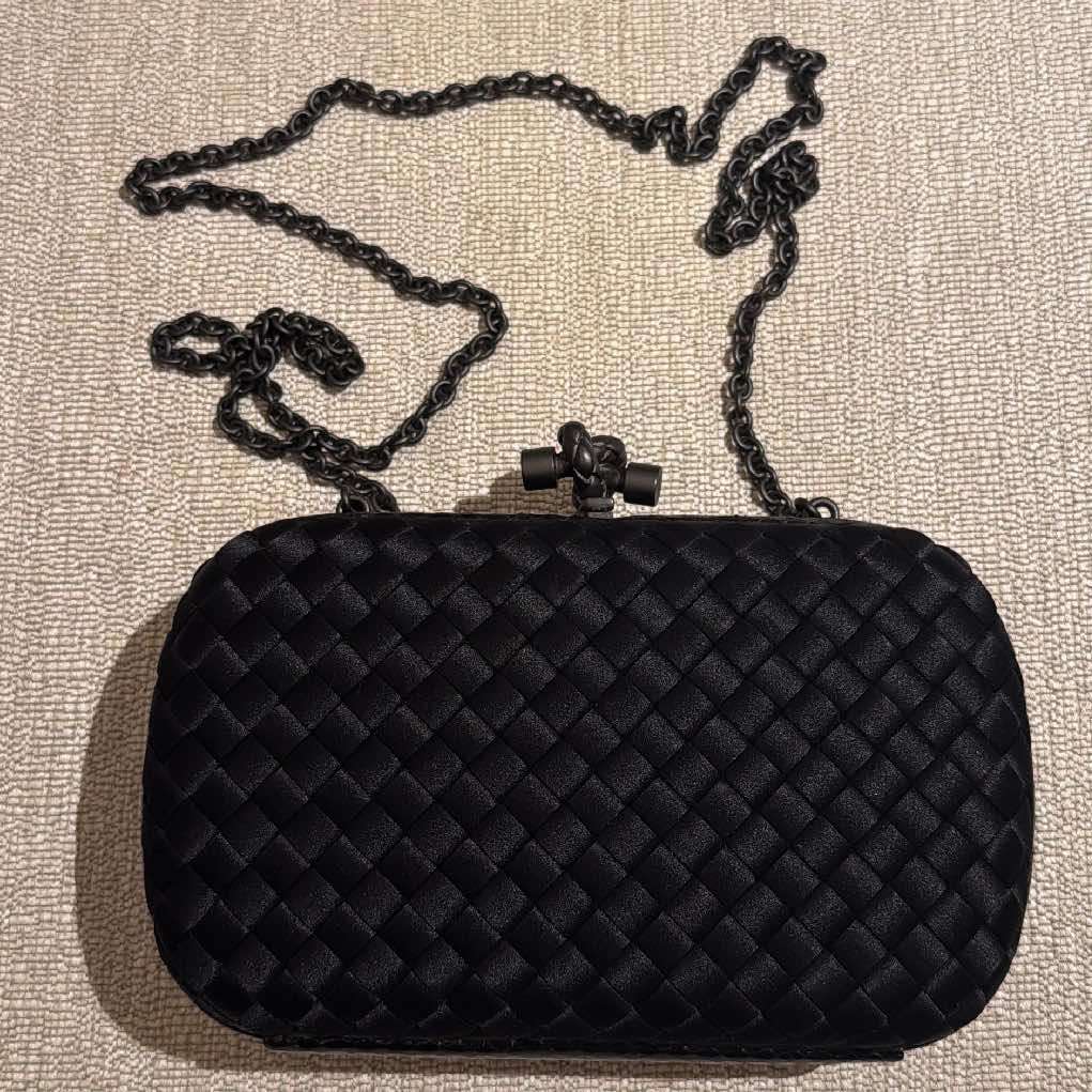 Bottega Veneta Chain Knot Clutch Black Satin Very good condition - Back View