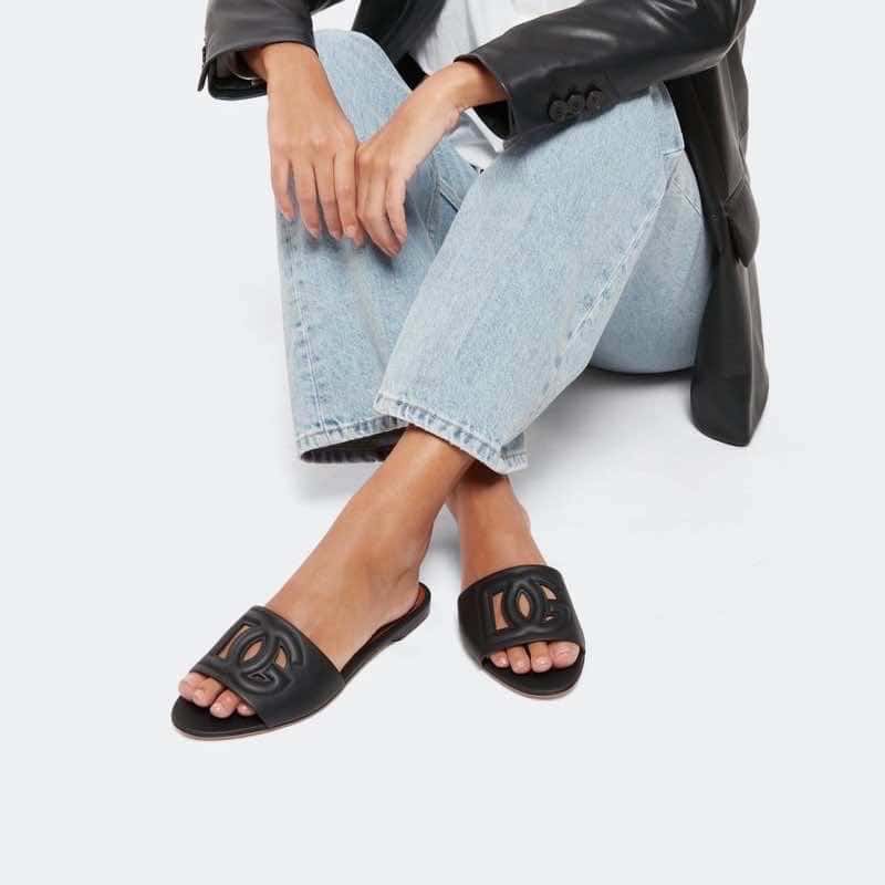 Dolce & Gabbana Millennials Sandals Black Leather Good condition - Model View