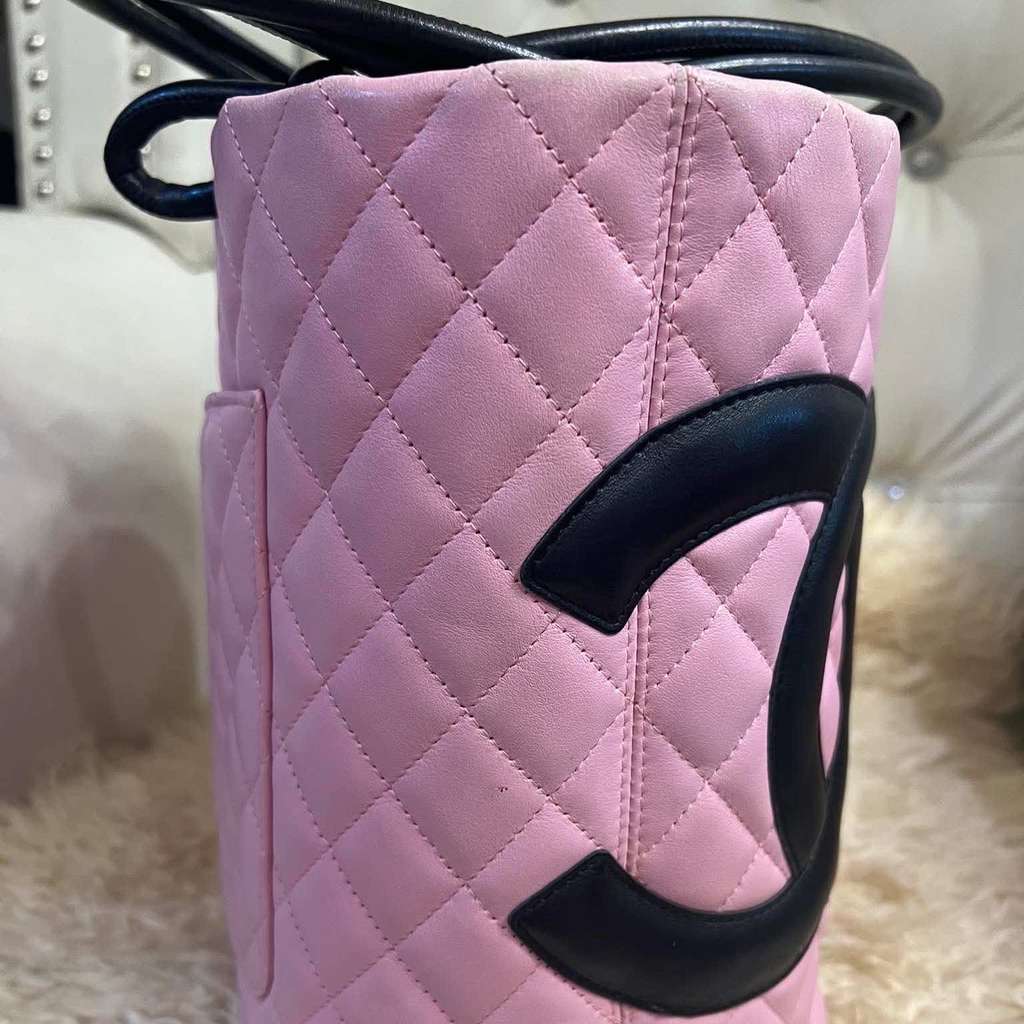 Chanel Cambon Tote Bag Pink Leather Metal Good condition - Model View