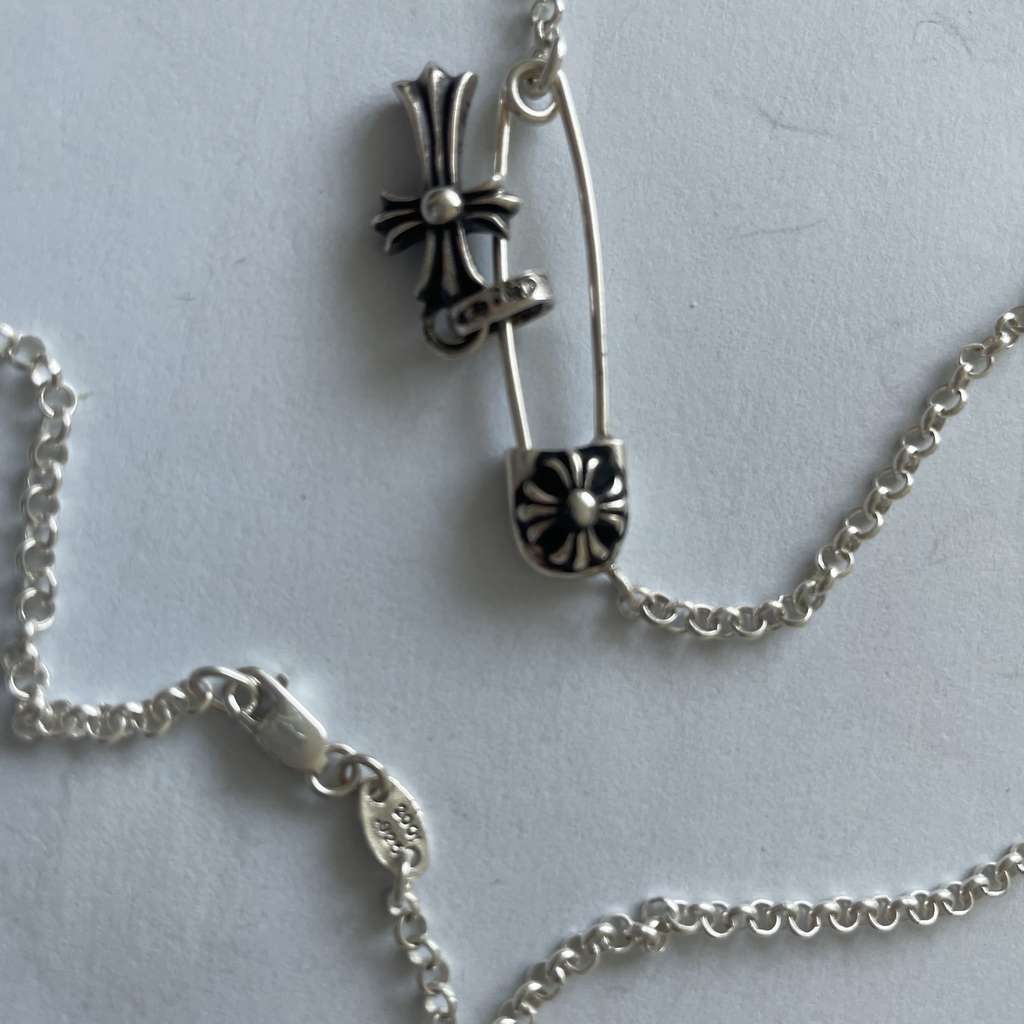 Chrome Hearts Safety Pin 20inch Chain Silver Very good condition - Model View