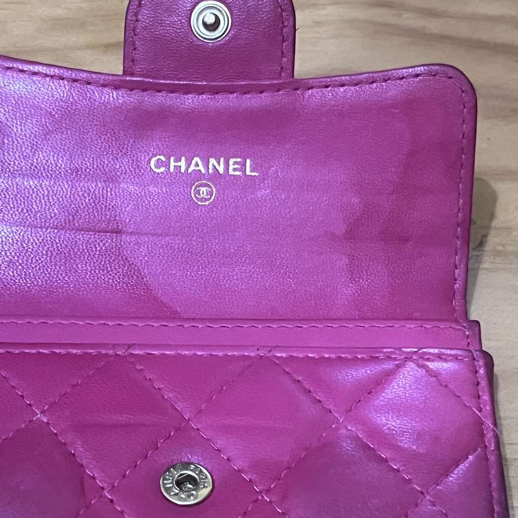 Chanel Card Holder Pink Leather Good condition - Model View