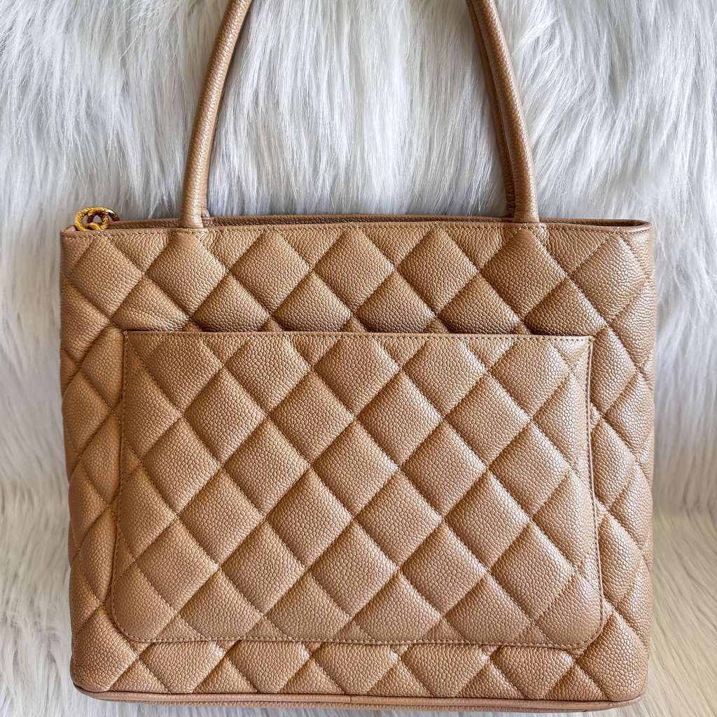 Chanel Beige Medallion Caviar Tote Beige Leather Very good condition - Back View