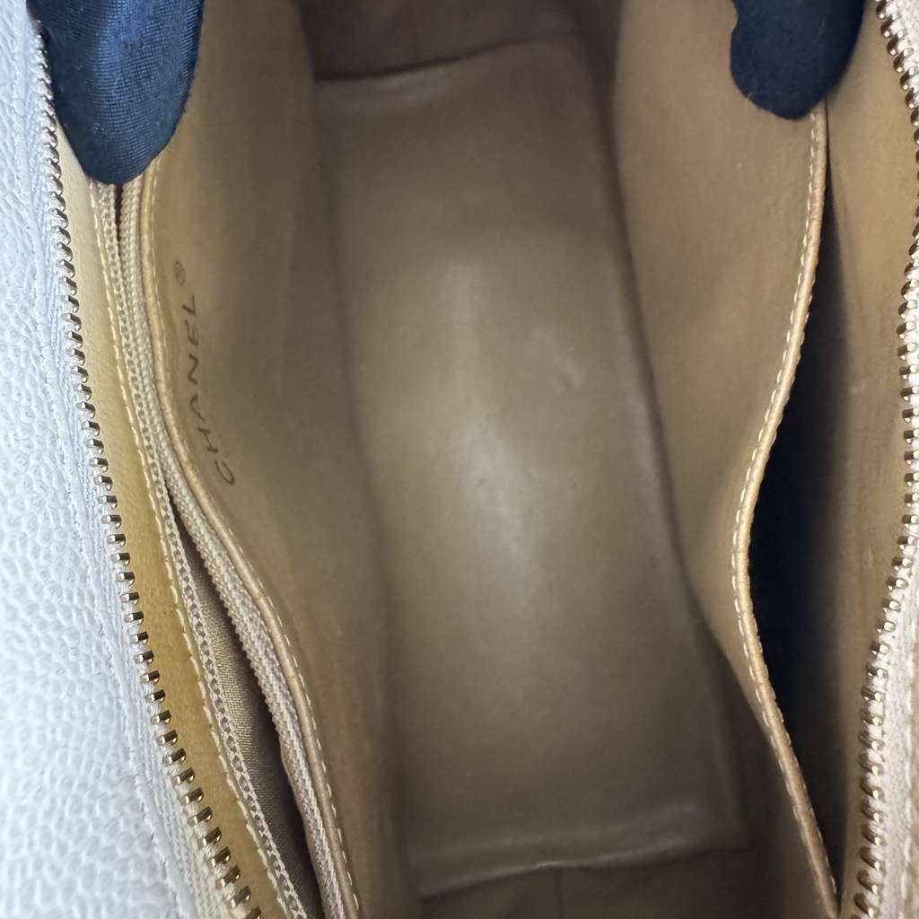 Chanel Beige Medallion Caviar Tote Beige Leather Very good condition - Model View