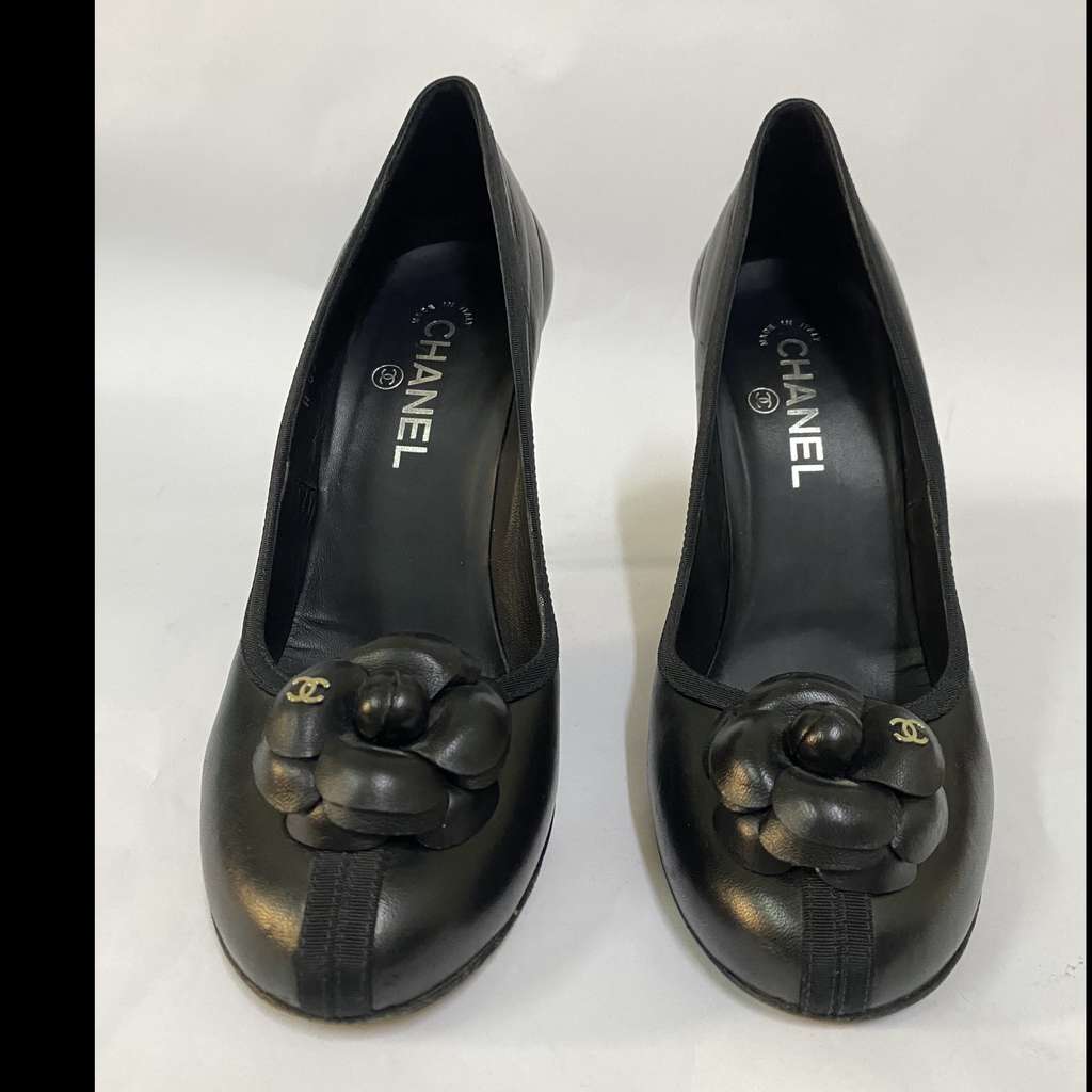 Chanel Camellia CC Pumps 40c Black Leather Very good condition - Inside View