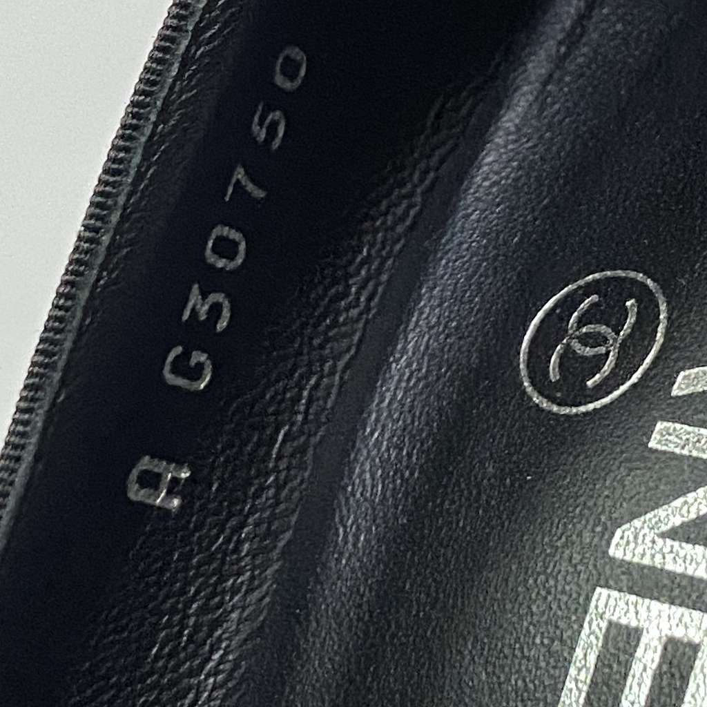 Chanel Camellia CC Pumps 40c Black Leather Very good condition - Box View