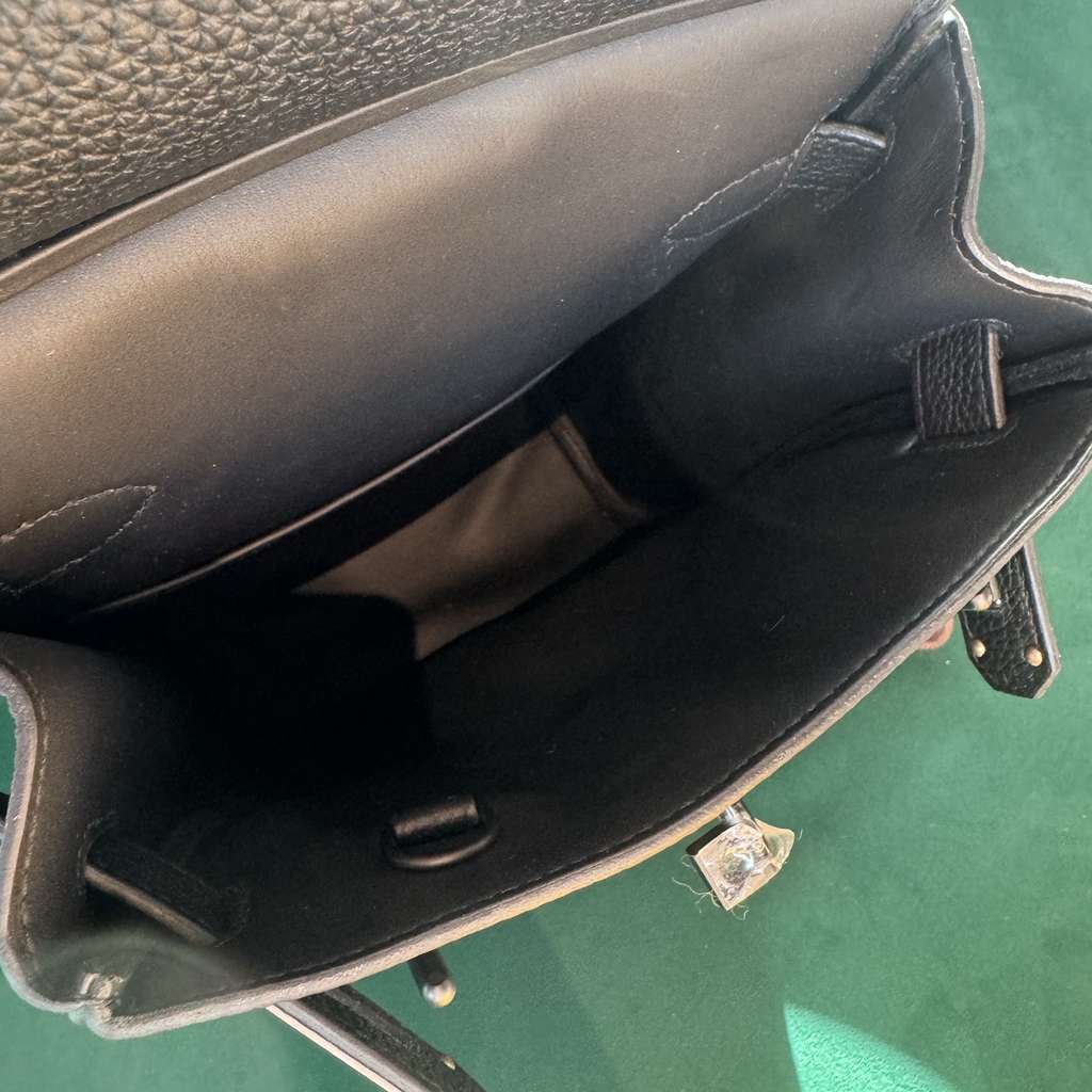 Hermès Hermes Hac A Dos Black Leather Never worn, with tag - Model View
