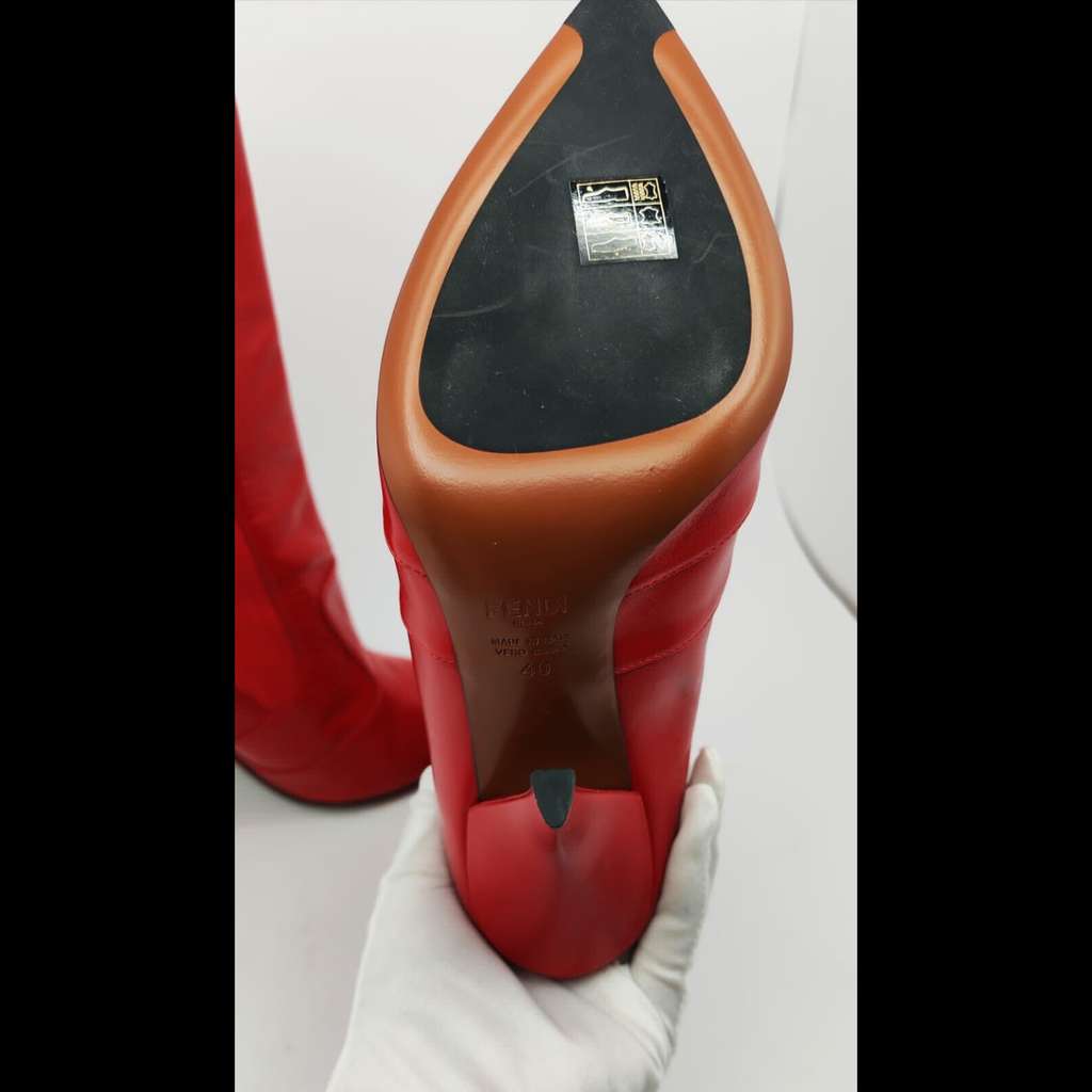 Fendi Fendi Red Leather Boots Red Canvas Very good condition - Model View