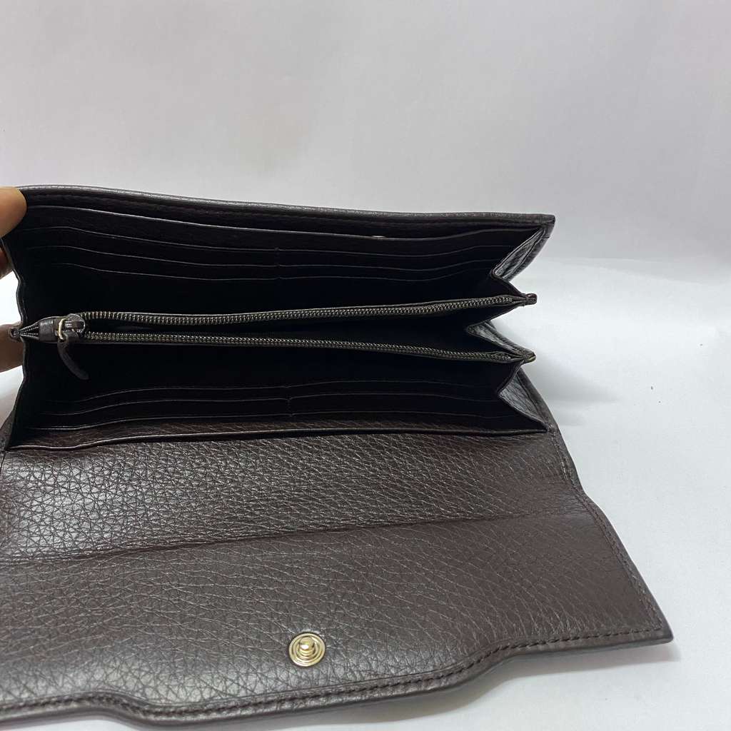 Gucci Gucci Long Wallet MultiColor Never worn - Model View