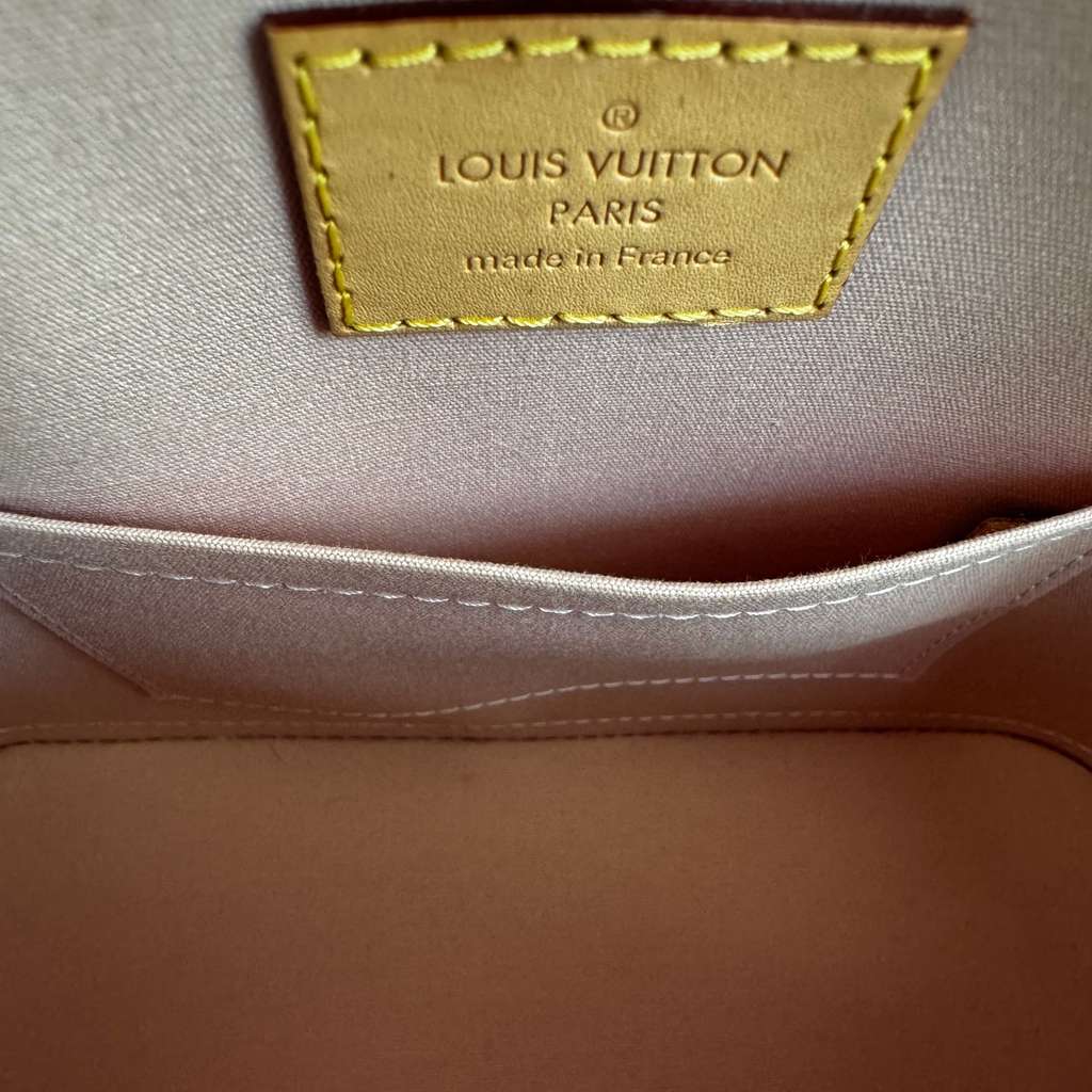 Louis Vuitton Vernis Alma BB Pink Leather Never worn - Model View