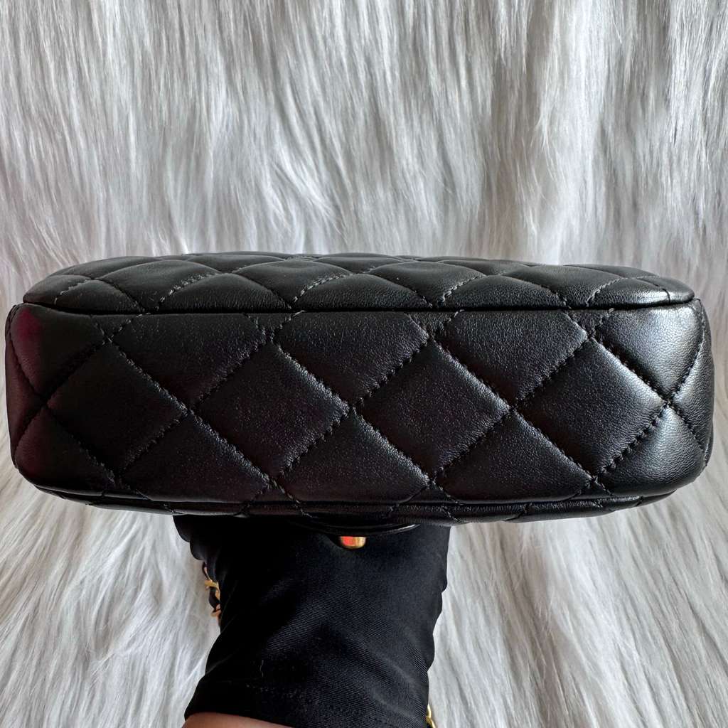 Chanel Lambskin Top Handle Bag Black Leather Very good condition - Inside View
