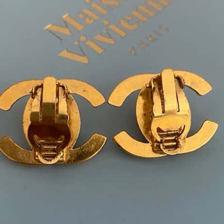 Chanel CC Turnlock CC Earrings Gold Gold Good condition - Inside View