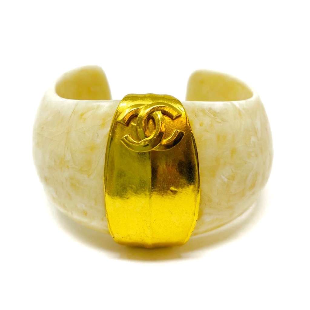 Chanel Cuff Bracelet (1996) White Good condition - Front View