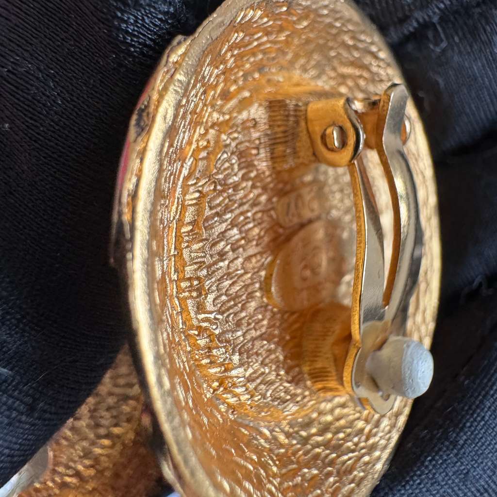 Chanel Faux Pearl CC Earrings Gold Very good - Model View