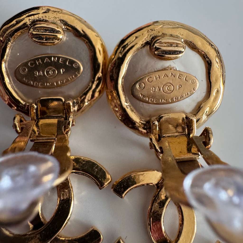 Chanel CC Logo Pearl Earrings Gold Very good - Inside View