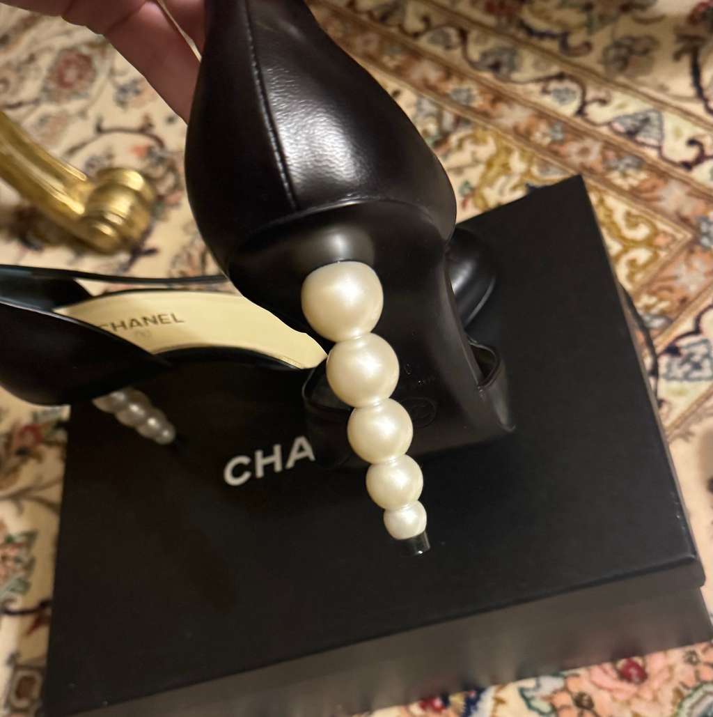 Chanel Pearl Heels Black Black Leather Never worn - Back View