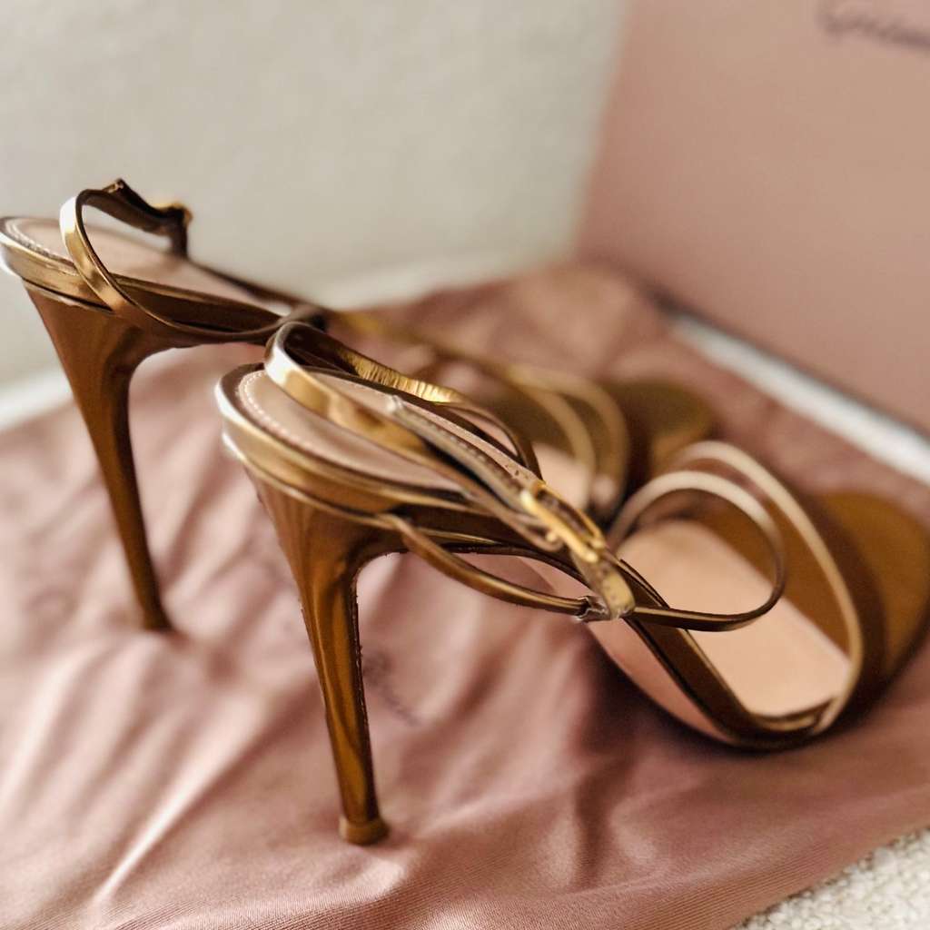 Gianvito Rossi Manhattan metallic gold sandals Gold Leather Very good condition - Box View