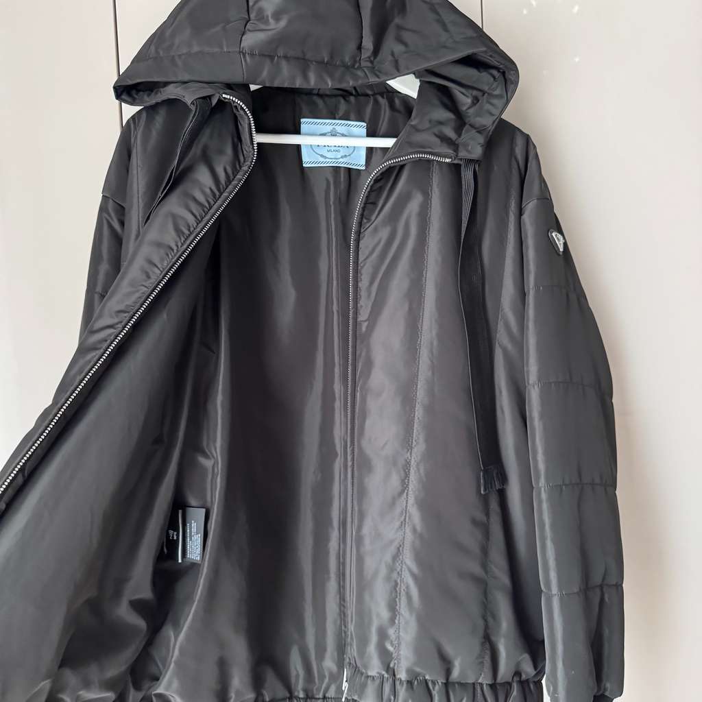 Prada hooded Black Very good - Box View