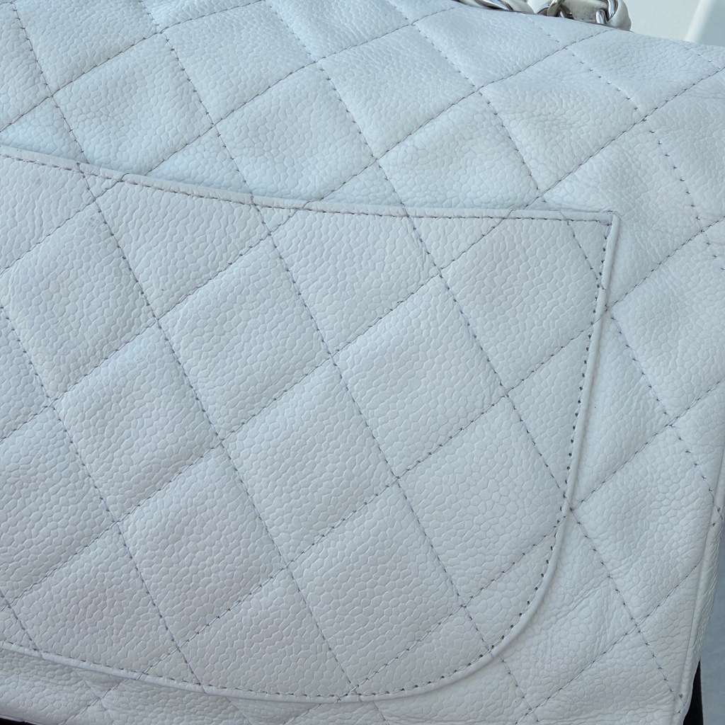 Chanel Jumbo Single Flap Caviar White Leather Good condition - Box View