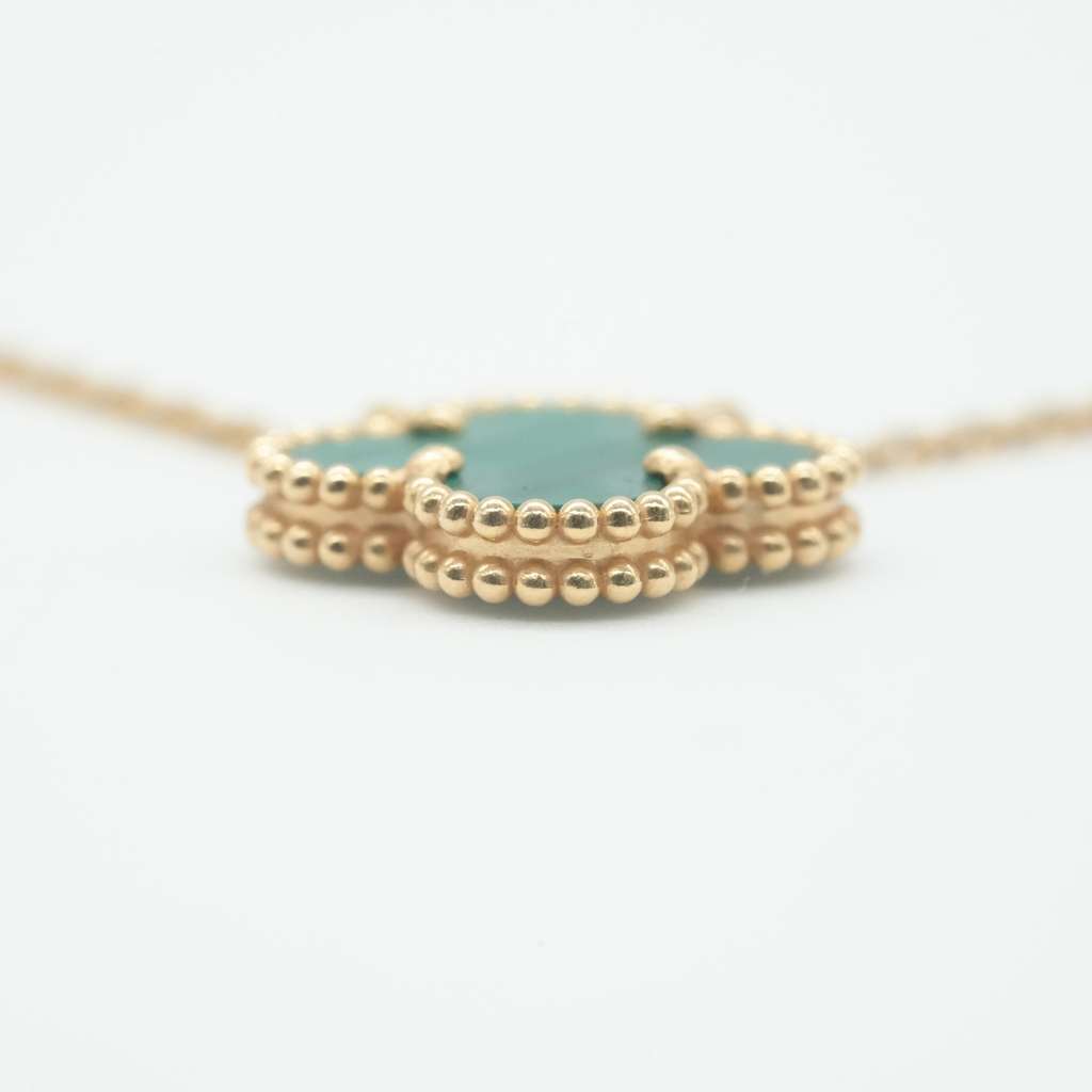 Van Cleef & Arpels Vintage Alhambra Pendant Malachite Gold Gold Very good - Box View