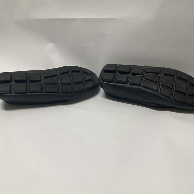 Prada Bow Loafers Black Leather Very good condition - Model View