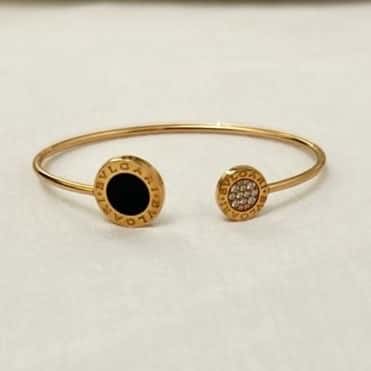 Bvlgari 18K Rose Gold Diamond Onyx Bracelet Camel Gold Diamond Never worn - Model View