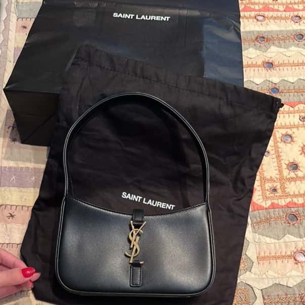 Saint Laurent Le 5 à 7 Black Leather Gold Never worn - Box View