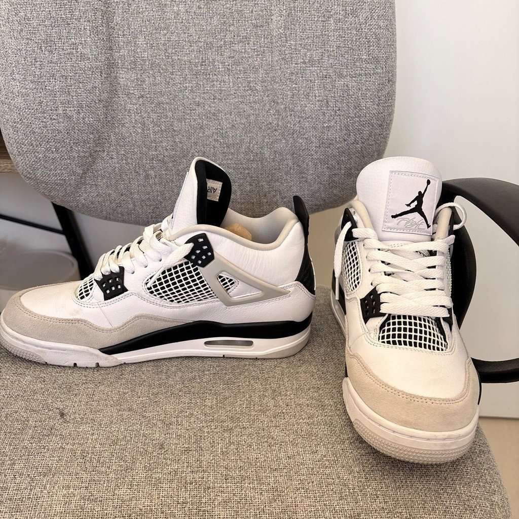JORDAN Jordan4 Retro Military Black White Very good condition - Model View