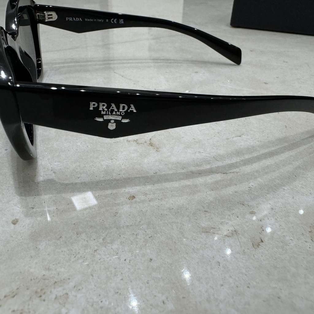 Prada Eyewear Collection Cat-eye Sunglasses Black Acetate Never worn - Back View