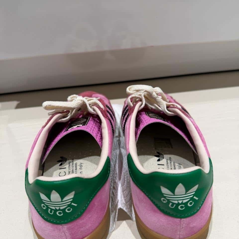 Gucci Gucci gazelle Pink Sneakers Pink Velvet Very good - Back View