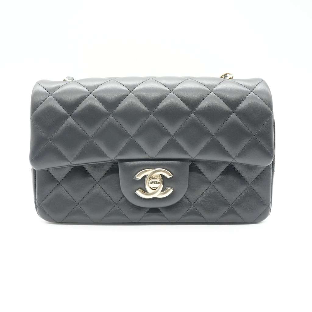 Chanel Mini 20 Classic Single Black Leather Never worn - Front View