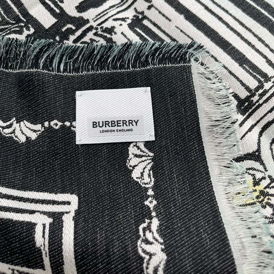 Burberry Saint Paul's Cathedral London MultiColor Silk Never worn - Back View