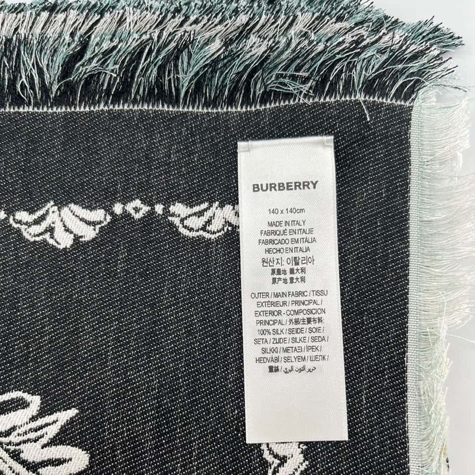 Burberry Saint Paul's Cathedral London MultiColor Silk Never worn - Inside View